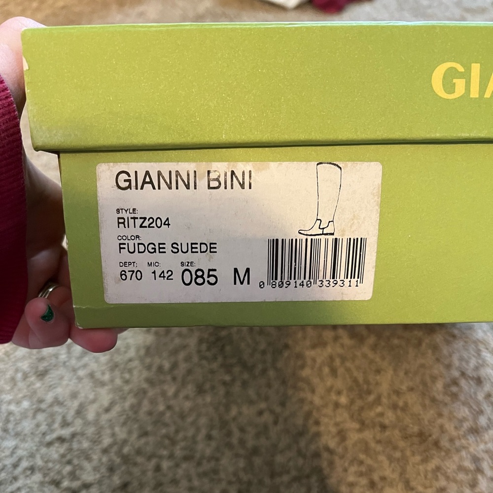 Gianni Bini suede boots
Women’s 8.5